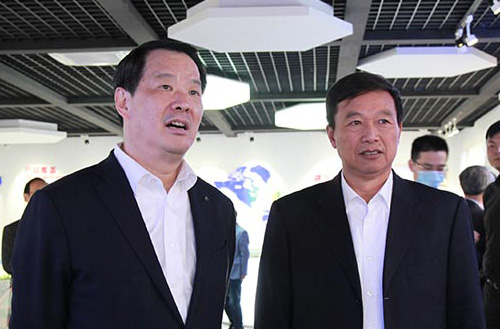 中建材總裁、中國工程院院士彭壽一行蒞臨鵬飛集團(tuán)考察